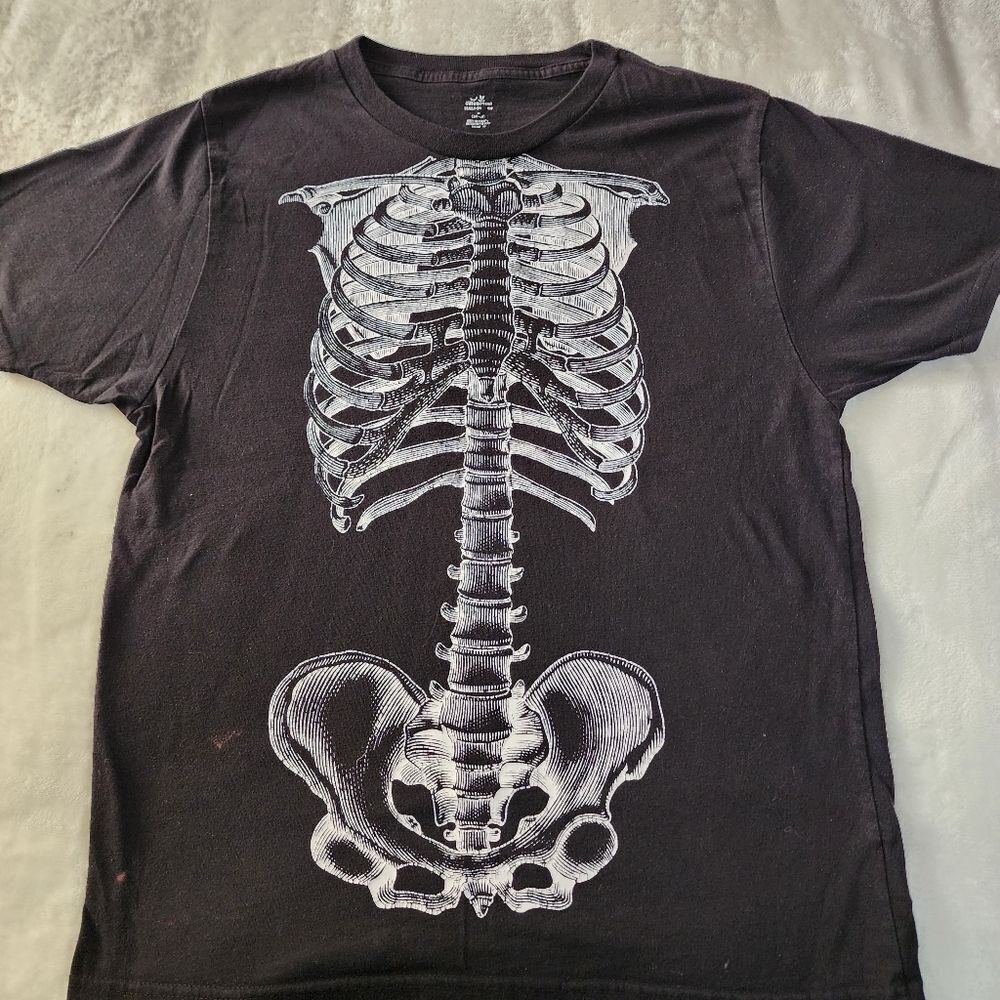 Celebrate Halloween Black Tshirt With Skelton Graphic Size Medium